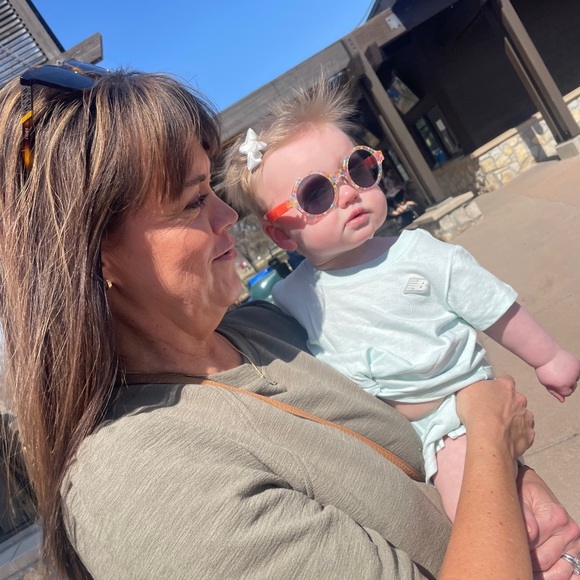 Meet your Posher, Laurie - Picture 2 of 2